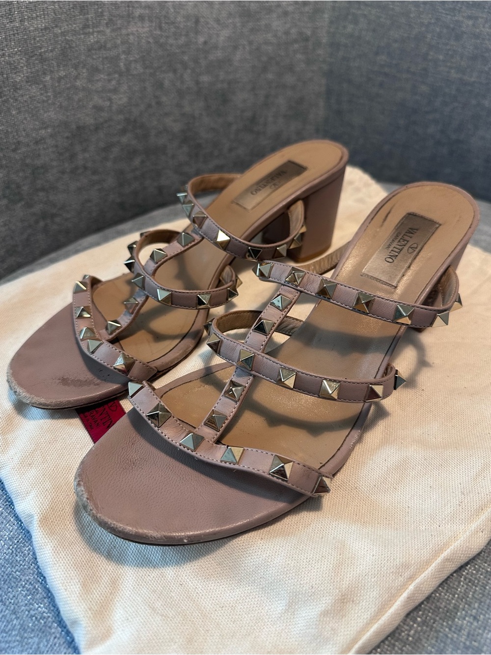 Valentino Garavani Rockstud Sandals - Poudre - Picture 2 of 3